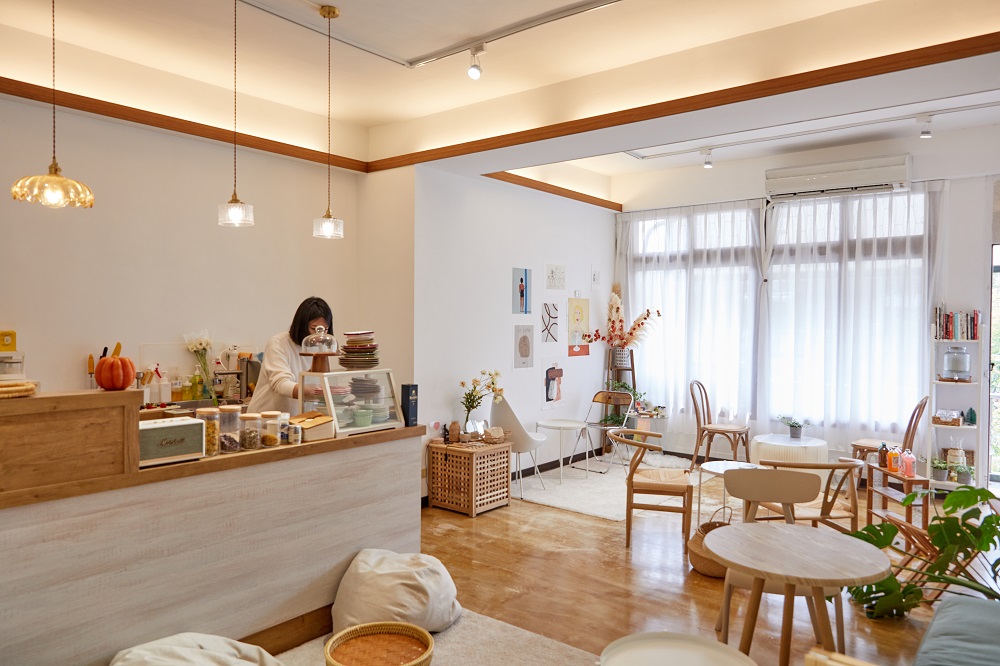 ByBy Husband 明亮溫暖的甜點工作室與製作櫃台
